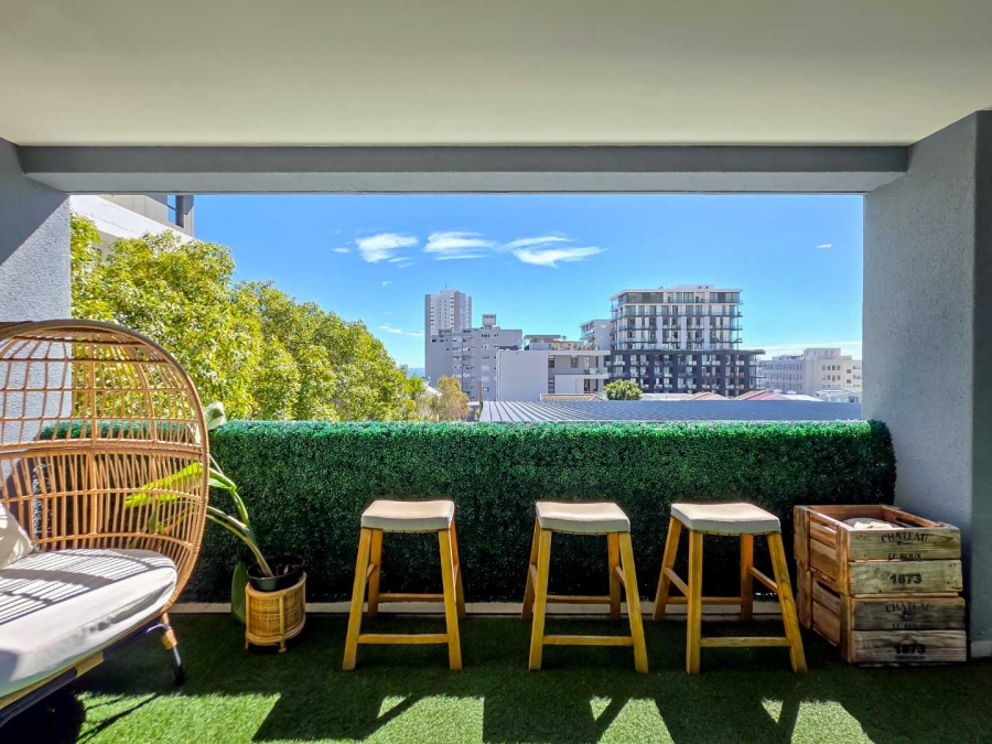 2 Bedroom Property for Sale in Sea Point Western Cape